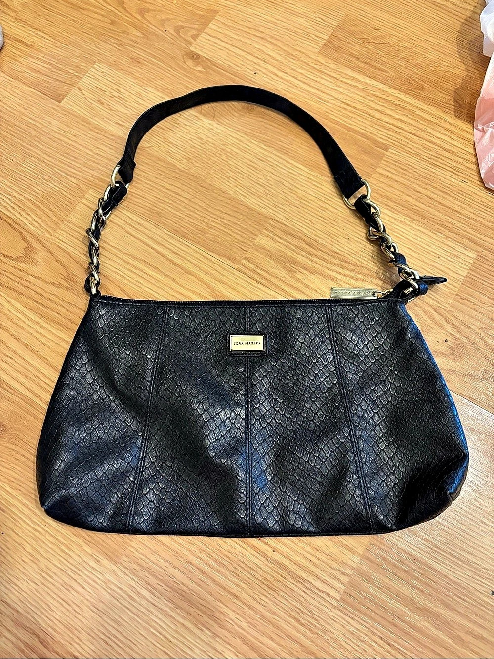 Sofia Vergara Black Snakeskin Gold Chain Shoulder Bag
